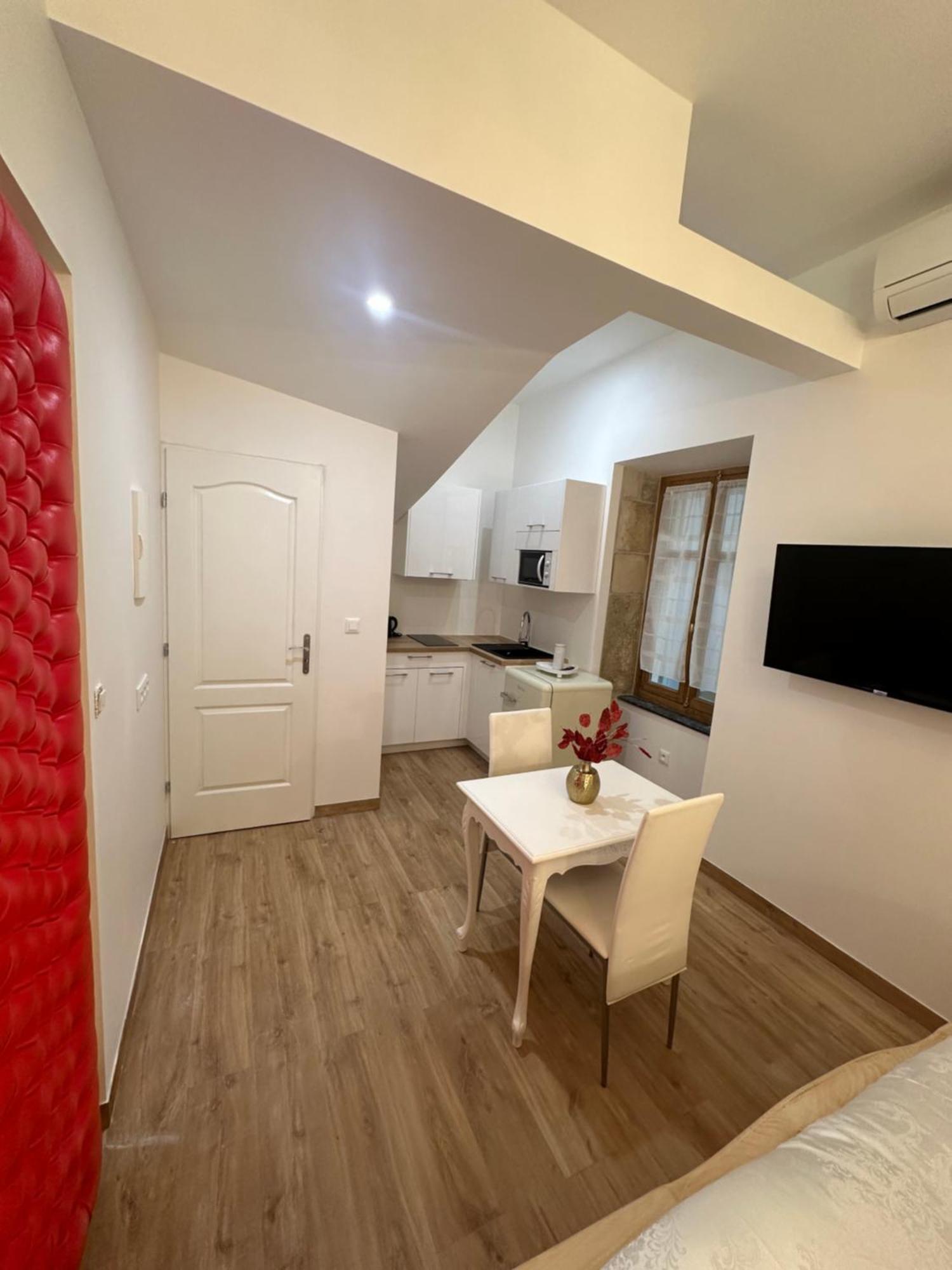 Petit Studio Presbytere Dans L'Eglise 纳博讷 外观 照片